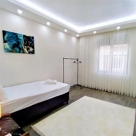 Triplex With Sauna Near Airport In 빌라 *