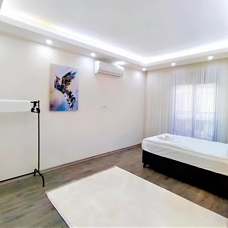 Triplex With Sauna Near Airport In וילה *