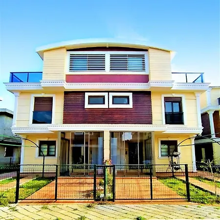 Triplex With Sauna Near Airport In Villa *