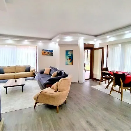 וילה Triplex With Sauna Near Airport In *